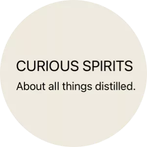 Logo of the blog partner Curious Spirits, which leads to his review