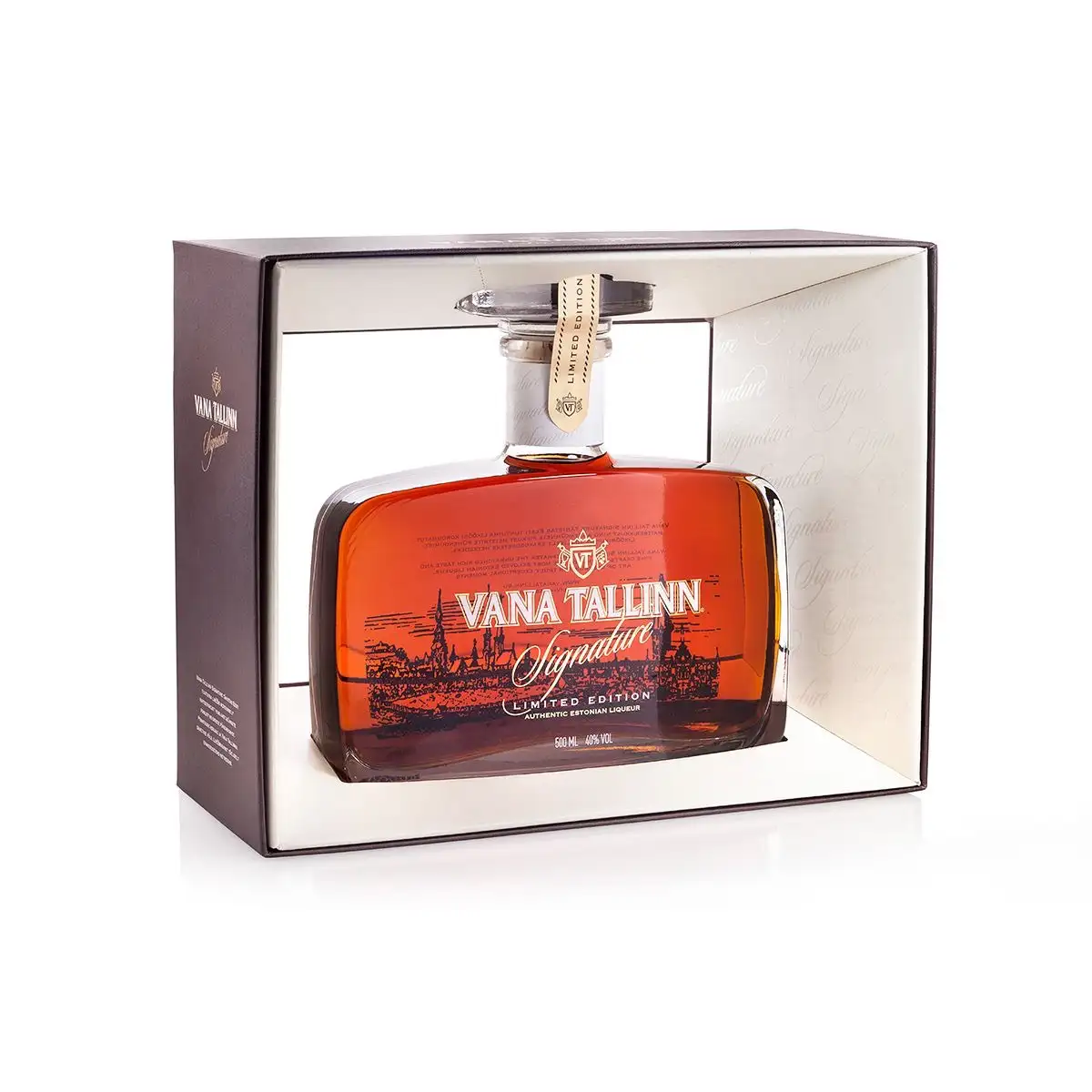 Image of the front of the bottle of the rum Vana Tallinn Signature