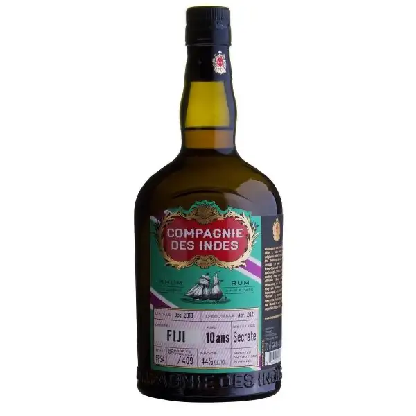 Image of the front of the bottle of the rumFiji