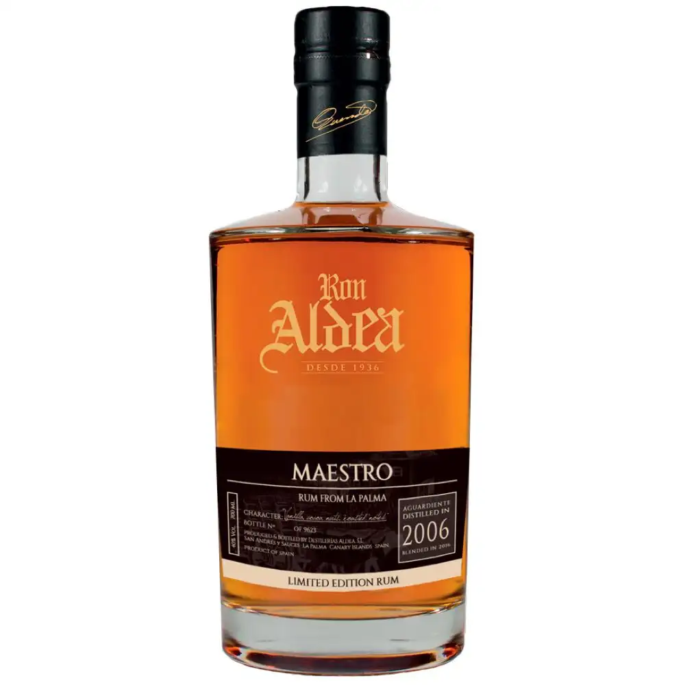 Image of the front of the bottle of the rumMaestro