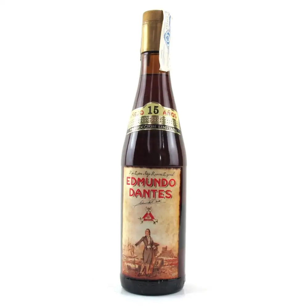 Image of the front of the bottle of the rum15 Años