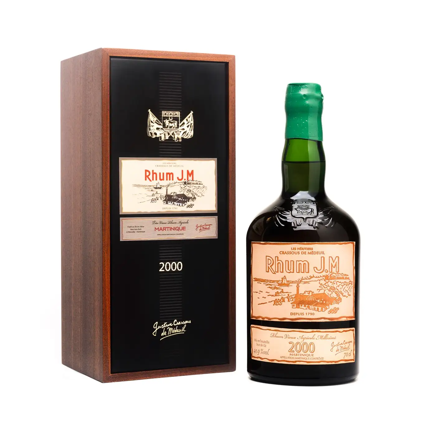 Image of the front of the bottle of the rum2000