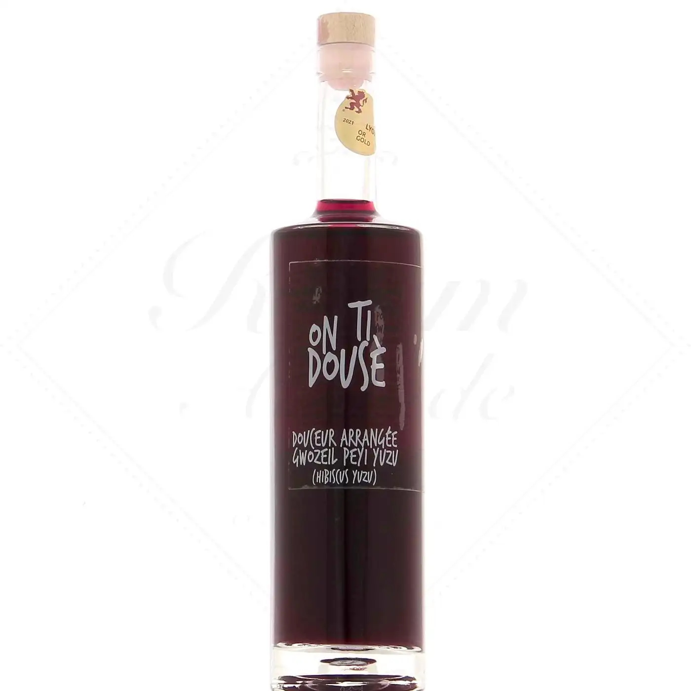 Image of the front of the bottle of the rumArrangé Hibiscus Yuzu