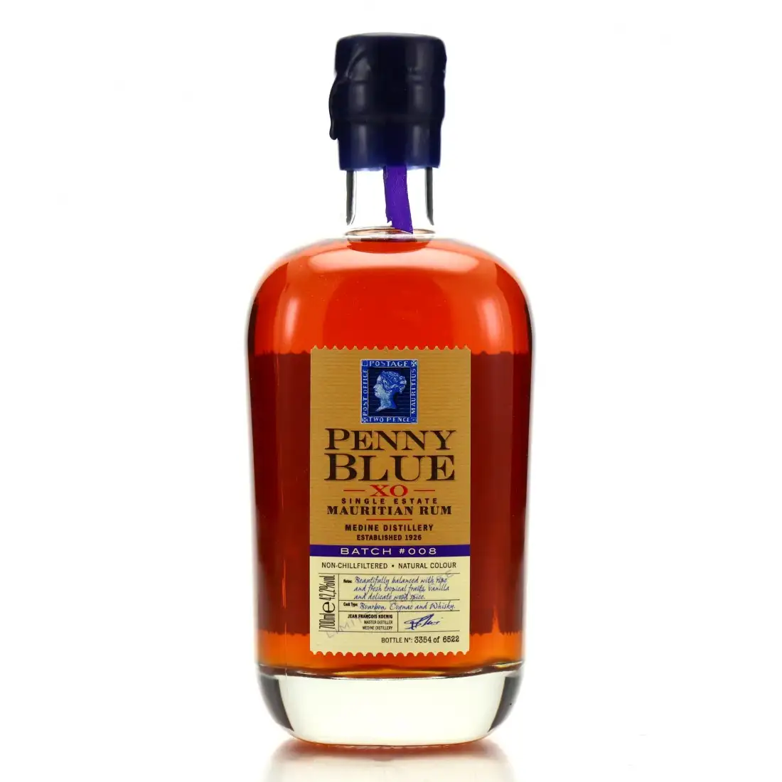 Image of the front of the bottle of the rum Penny Blue XO