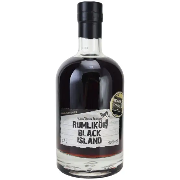 Bottle of Rumlikör Black Island