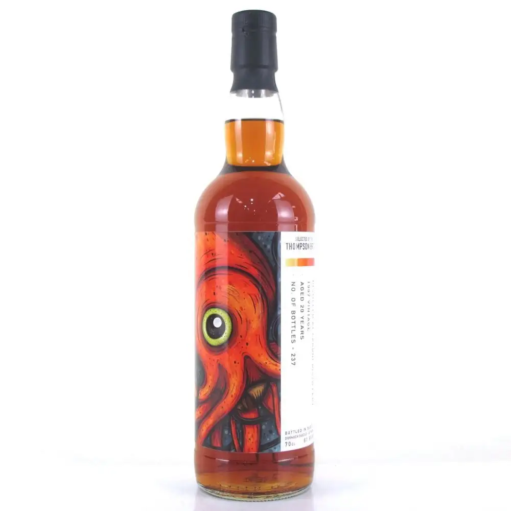 Image of the front of the bottle of the rum HTR