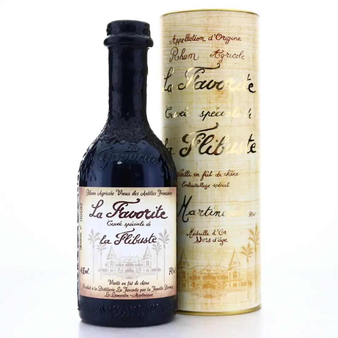 Image of the front of the bottle of the rum La Flibuste