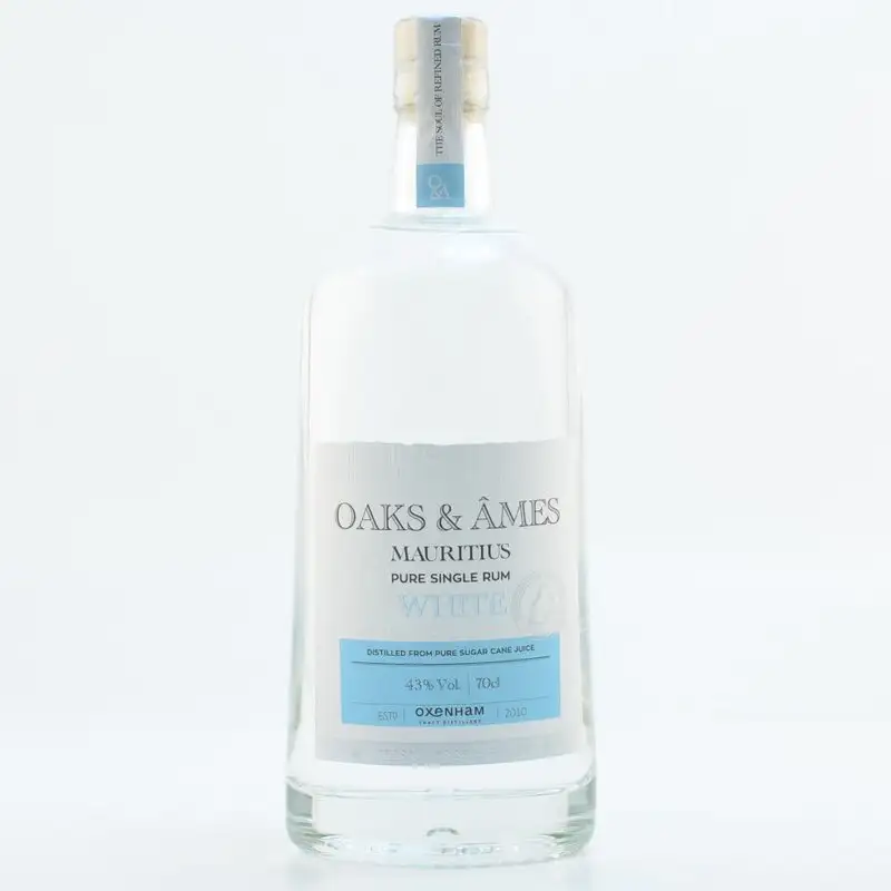 Image of the front of the bottle of the rum Oaks & Âmes White