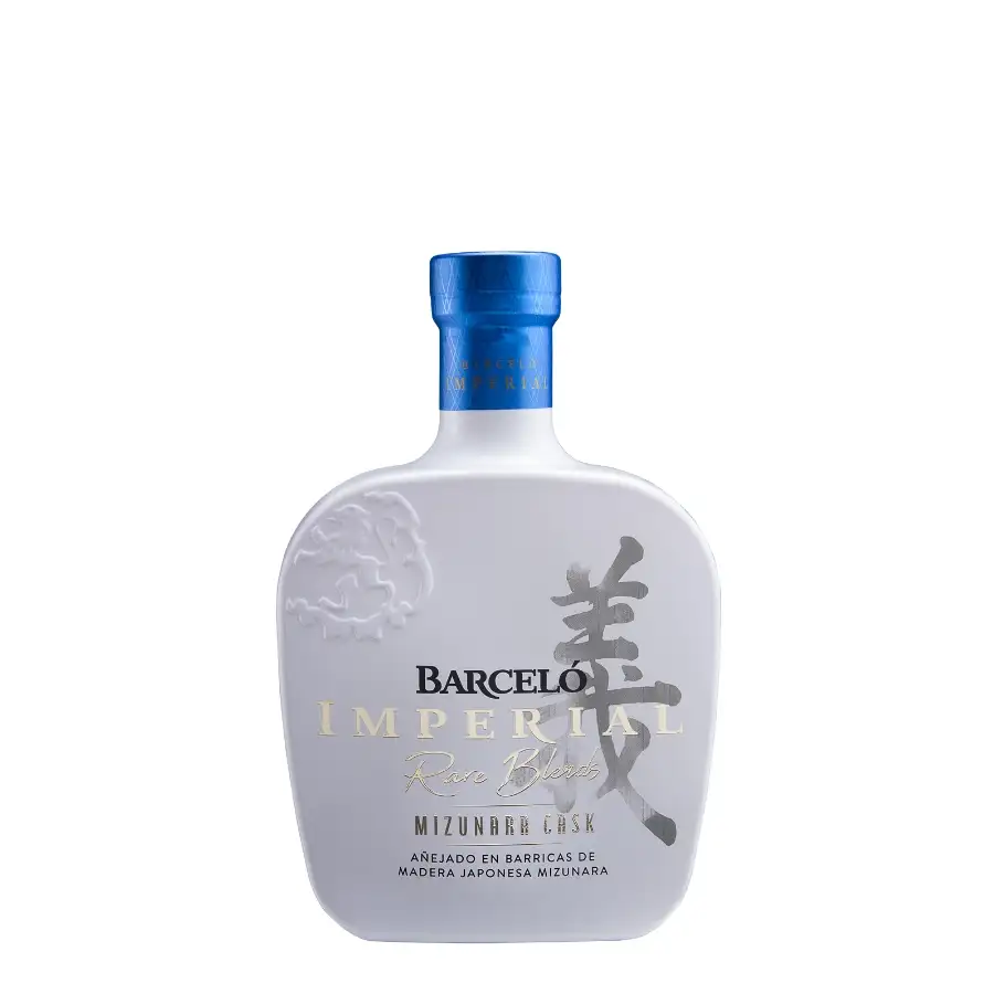 Image of the front of the bottle of the rumRon Barceló Mizunara
