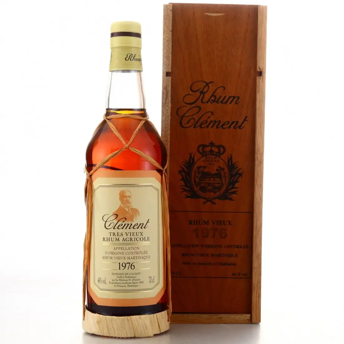 Image of the front of the bottle of the rum 1976