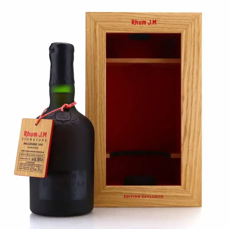 Image of the front of the bottle of the rumSignature Millésime