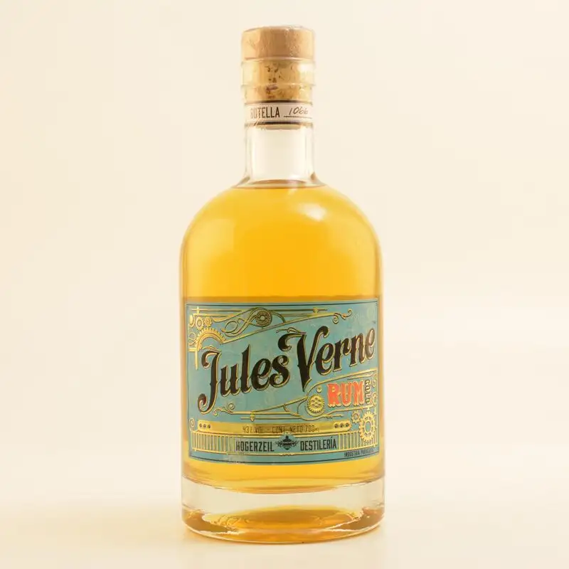 Image of the front of the bottle of the rum Jules Verne Rum Gold