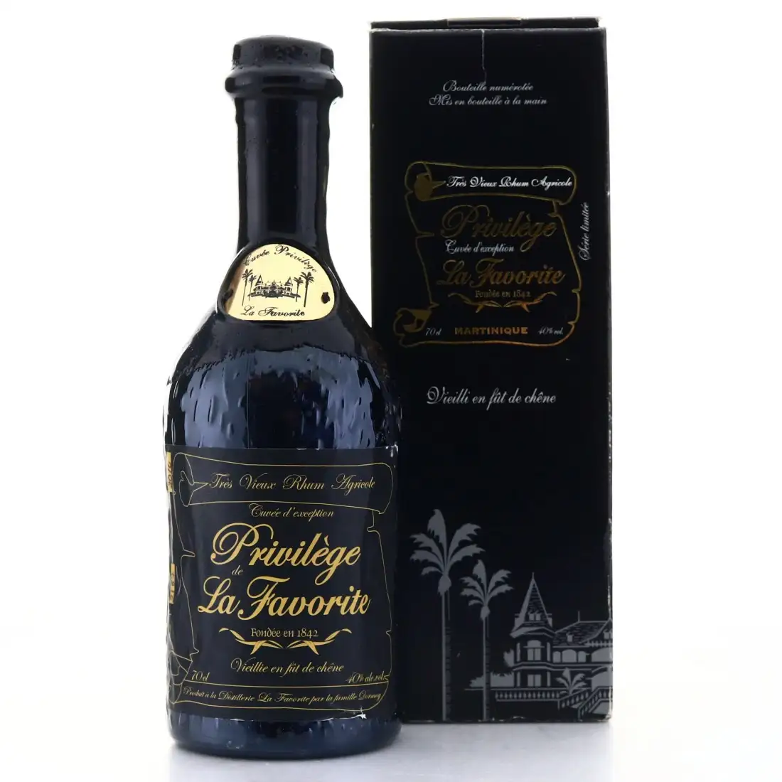 Image of the front of the bottle of the rum Privilège