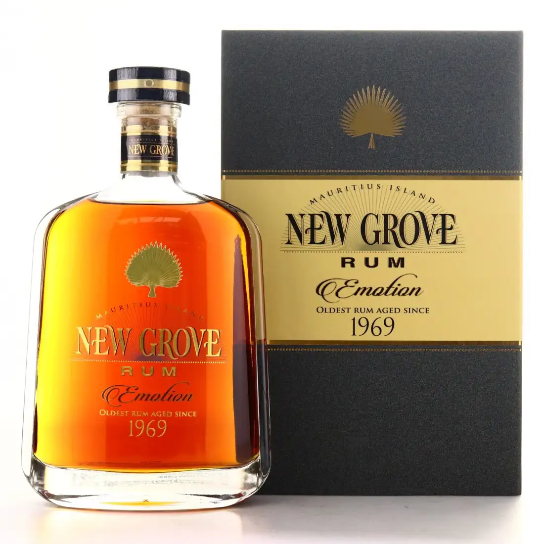 Image of the front of the bottle of the rum New Grove Emotion