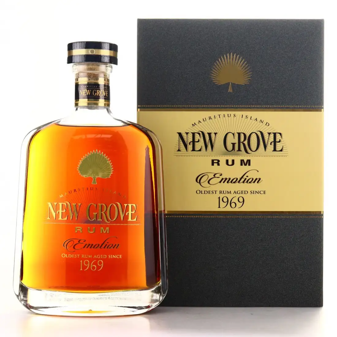 Image of the front of the bottle of the rumNew Grove Emotion