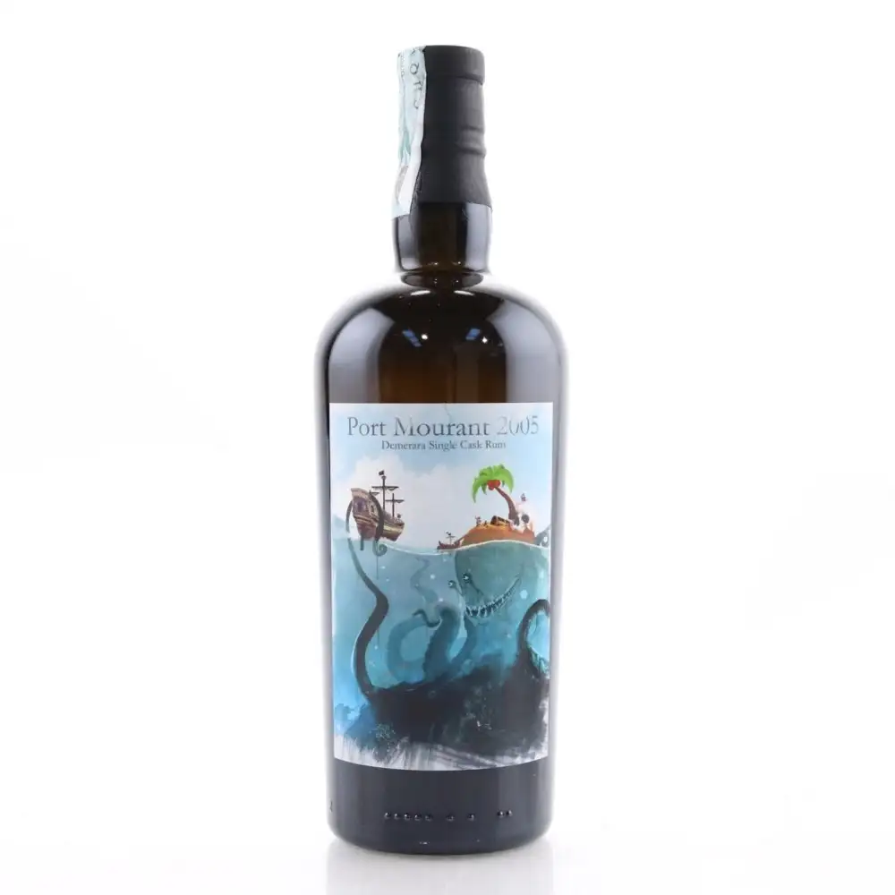 Image of the front of the bottle of the rum 2005