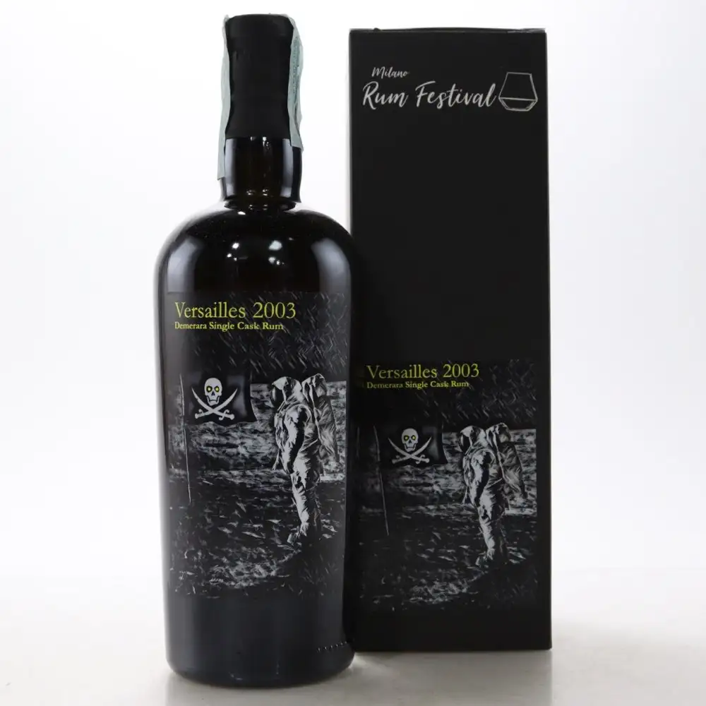 Image of the front of the bottle of the rum 2003