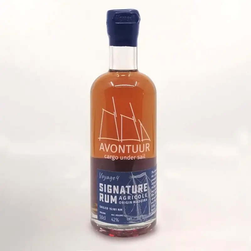 Image of the front of the bottle of the rumAvontuur Voyage 4 Signature