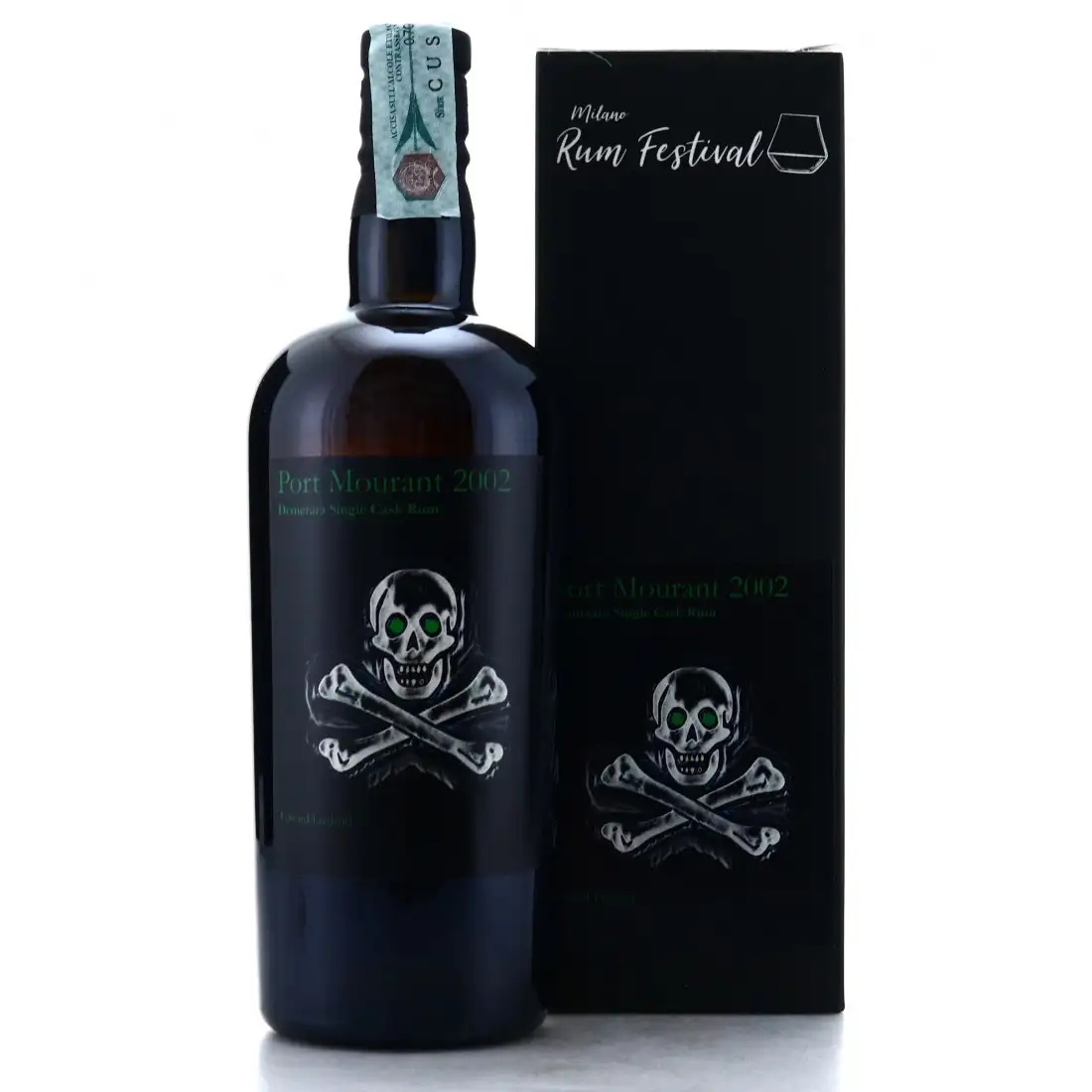 Image of the front of the bottle of the rum 2002