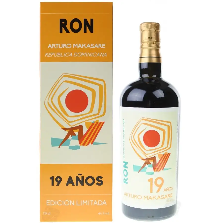 Image of the front of the bottle of the rum Arturo Makasare