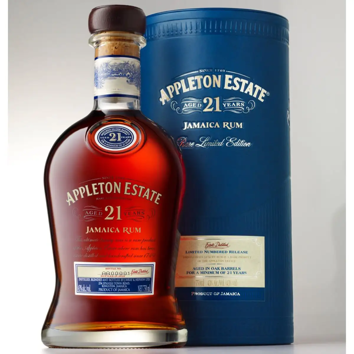 Image of the front of the bottle of the rum21 Years