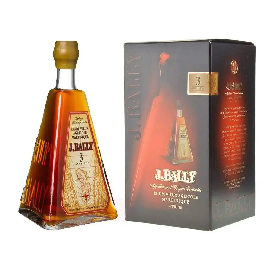Image of the front of the bottle of the rum Pyramide 3 Ans