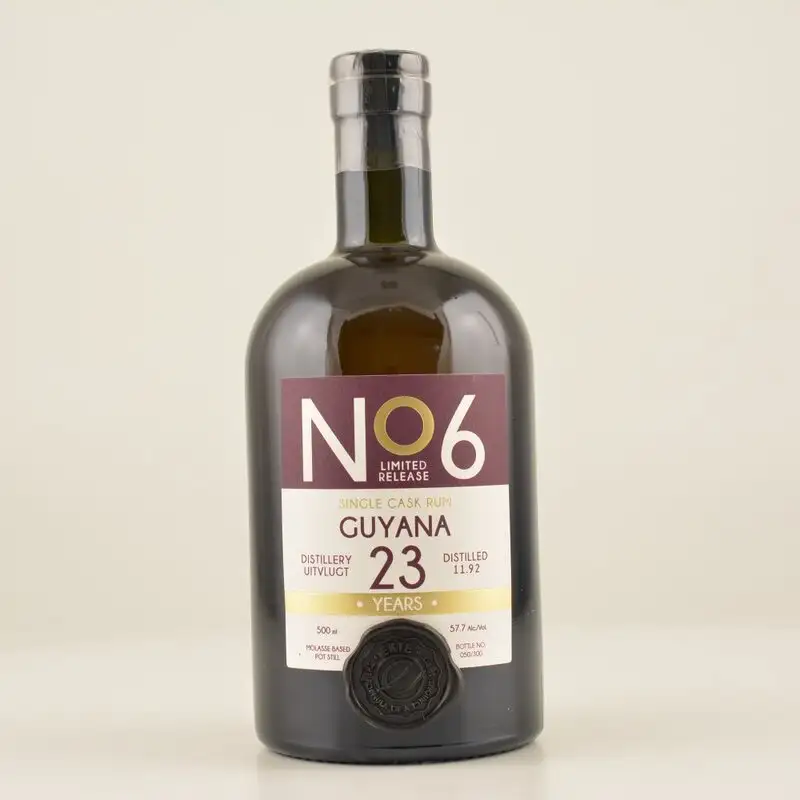Image of the front of the bottle of the rum No6 Guyana