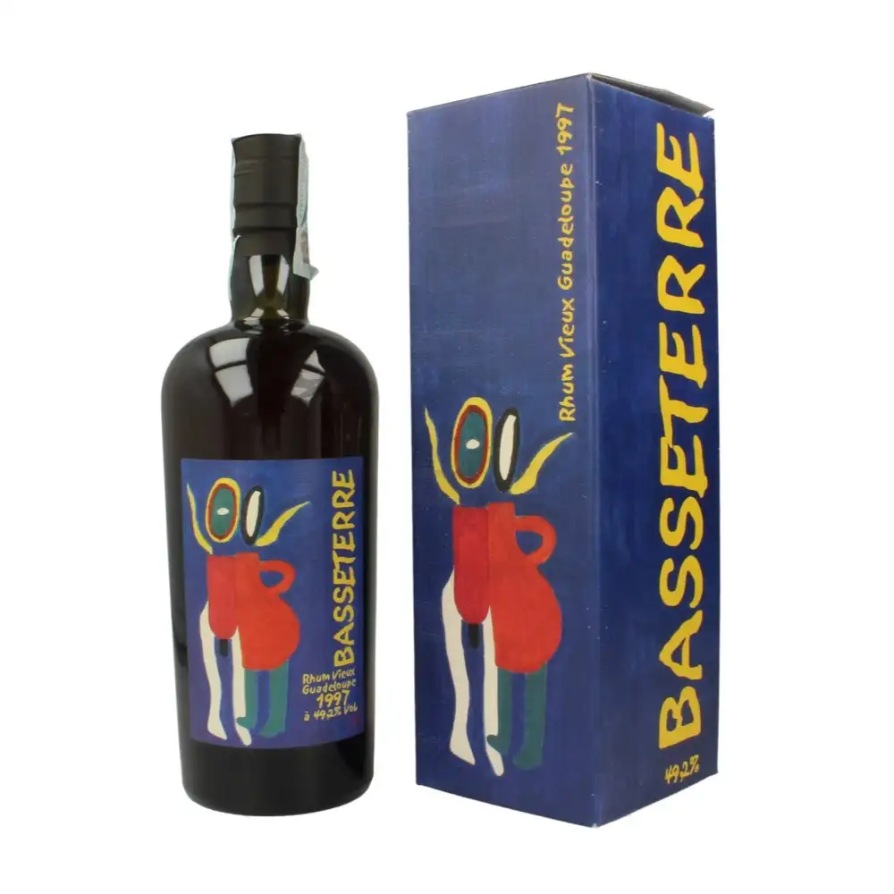 Image of the front of the bottle of the rumMontebello Basseterre