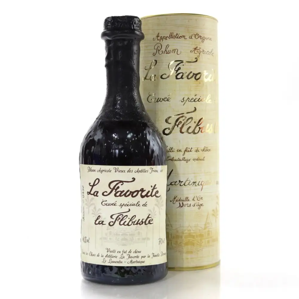 Image of the front of the bottle of the rum La Flibuste