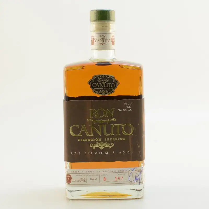 Image of the front of the bottle of the rum Ron Canuto Superior Rum