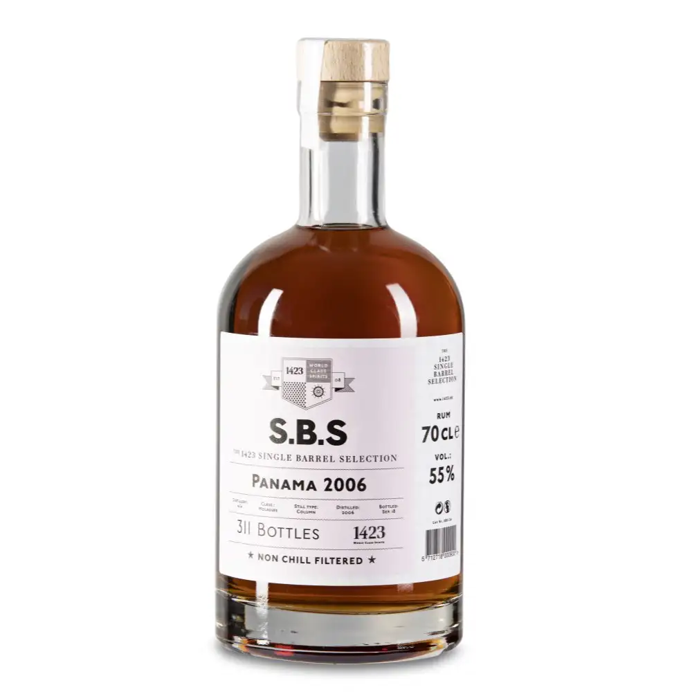 Image of the front of the bottle of the rum S.B.S Panama