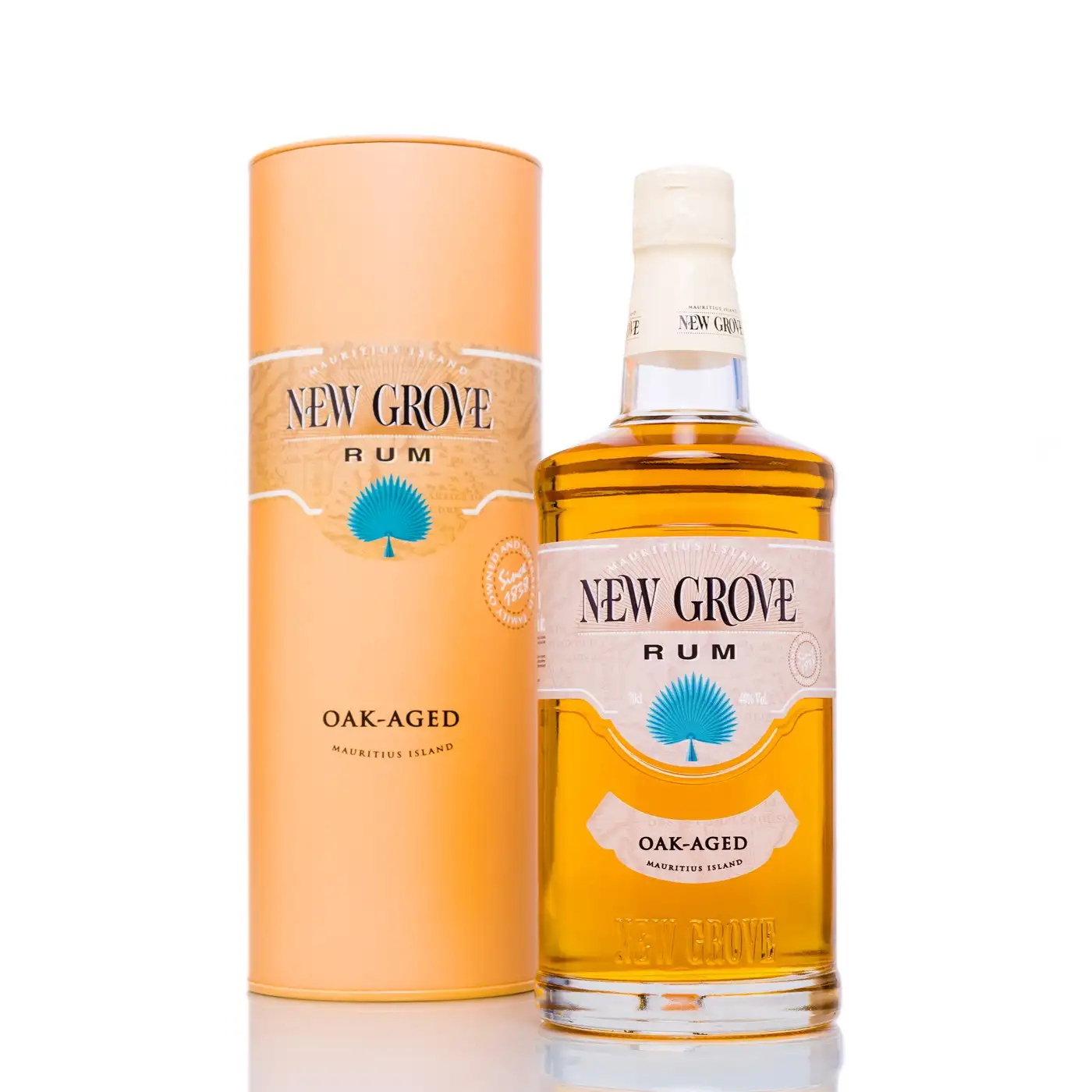 Image of the front of the bottle of the rum New Grove Oak Aged