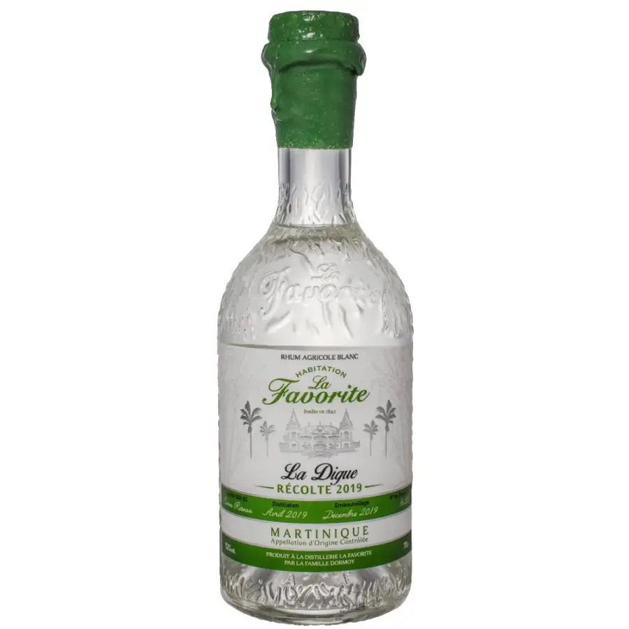 Image of the front of the bottle of the rum La Digue Récolte