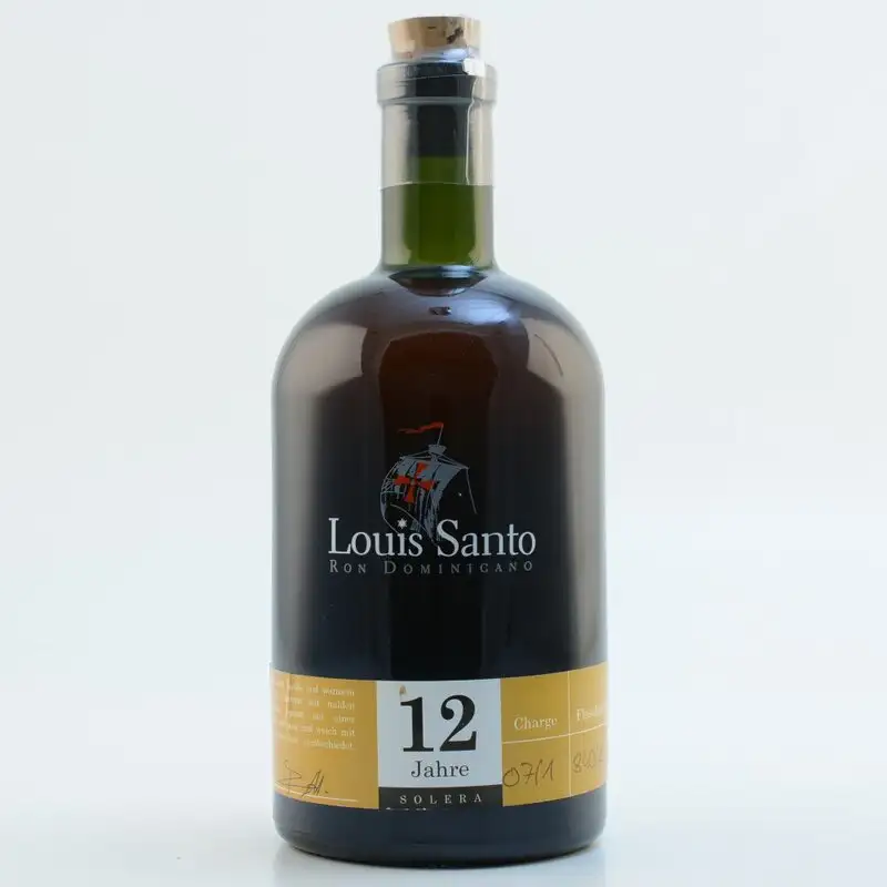 Image of the front of the bottle of the rum Louis Santo
