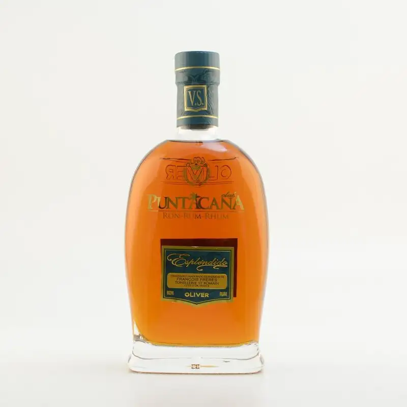 Image of the front of the bottle of the rum Puntacana Club Esplendido