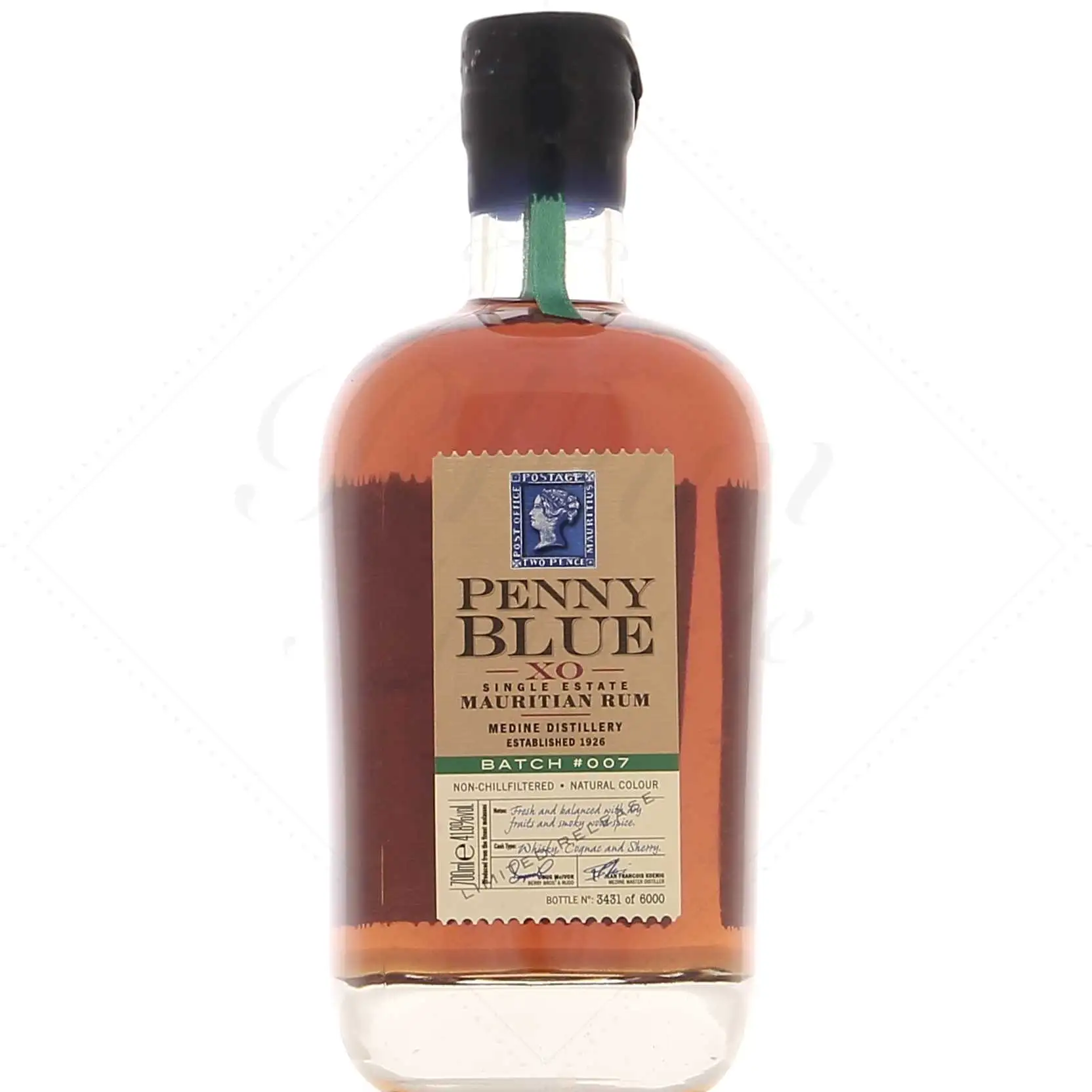 Image of the front of the bottle of the rum Penny Blue XO