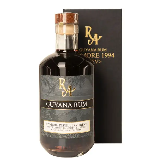 Image of the front of the bottle of the rumRum Artesanal Guyana Rum REV