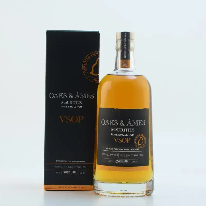 Image of the front of the bottle of the rum Oaks & Âmes VSOP