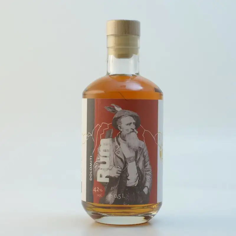 Image of the front of the bottle of the rum Dolomiti Rum