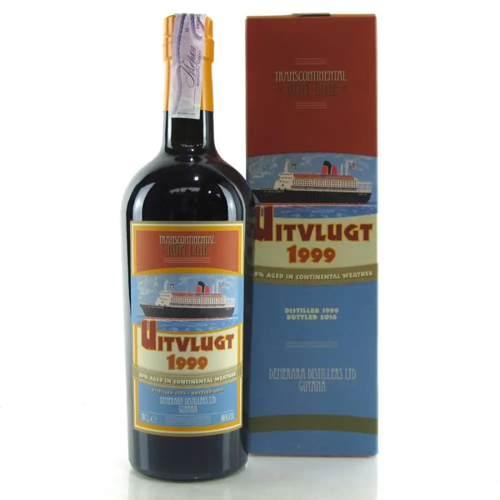 Image of the front of the bottle of the rum Uitvlugt