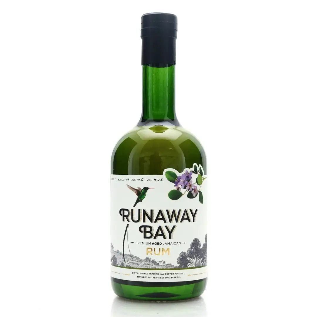 Image of the front of the bottle of the rum Runaway Bay Premium Aged Jamaican Rum