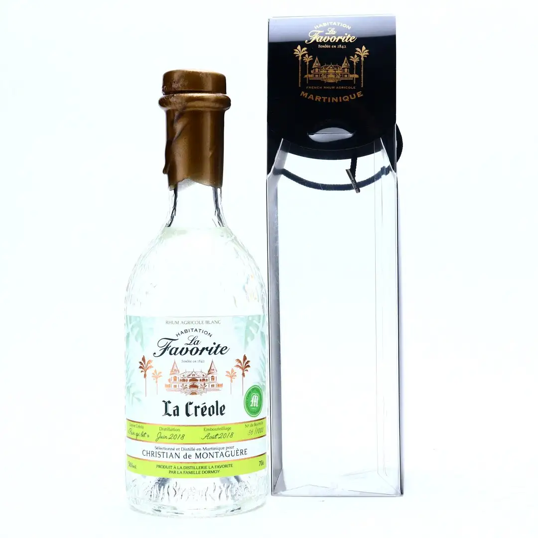 Image of the front of the bottle of the rum La Créole