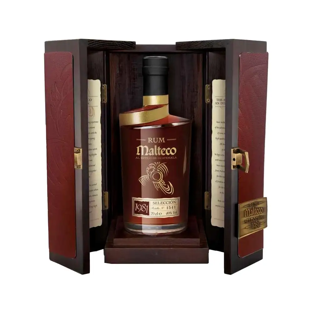 Image of the front of the bottle of the rum Malteco Seleccion