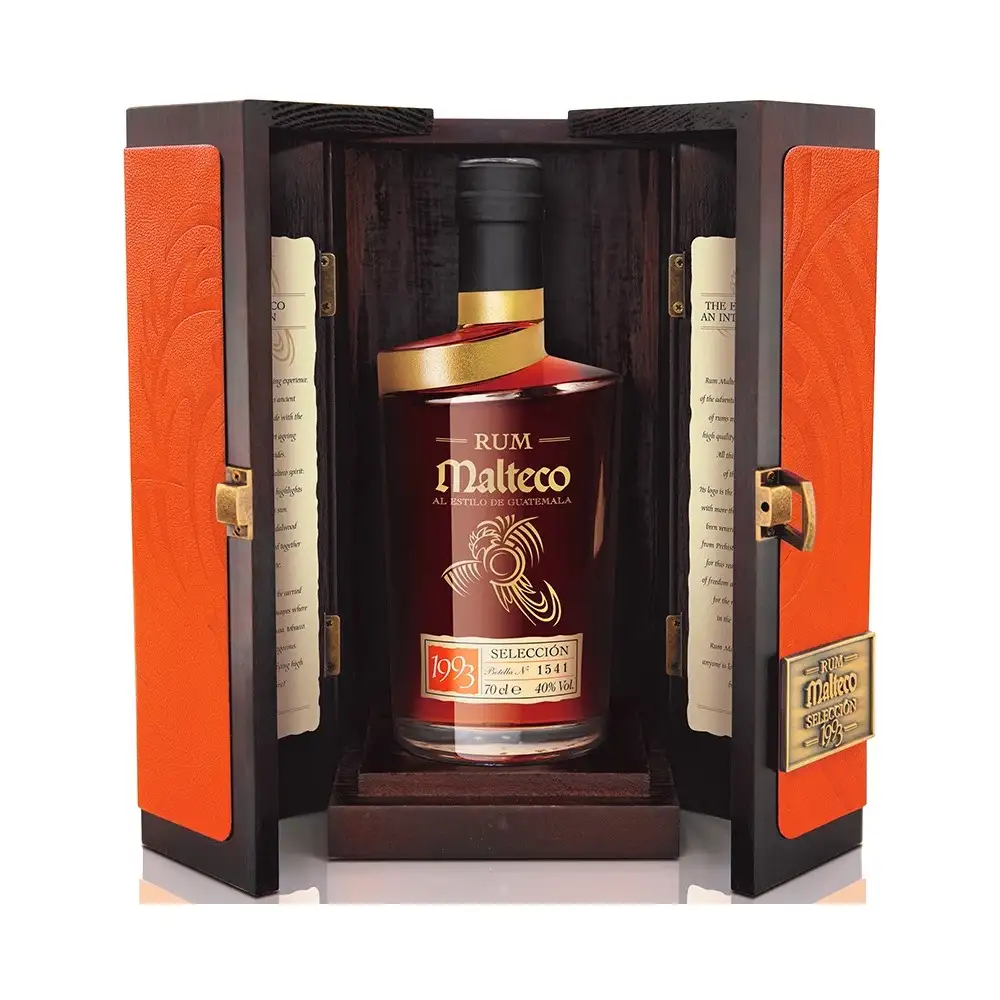 Image of the front of the bottle of the rum Malteco Seleccion