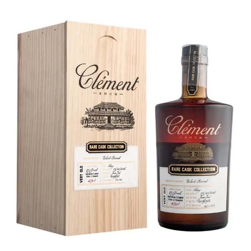 Image of the front of the bottle of the rumRare Cask Collection Robert Peronet